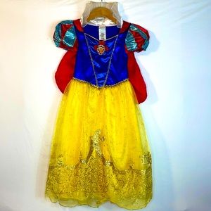 Disney snow white dress Halloween costume dress up size small 5/6 red yellow blu